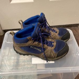 Size 6 Columbia boot for boys